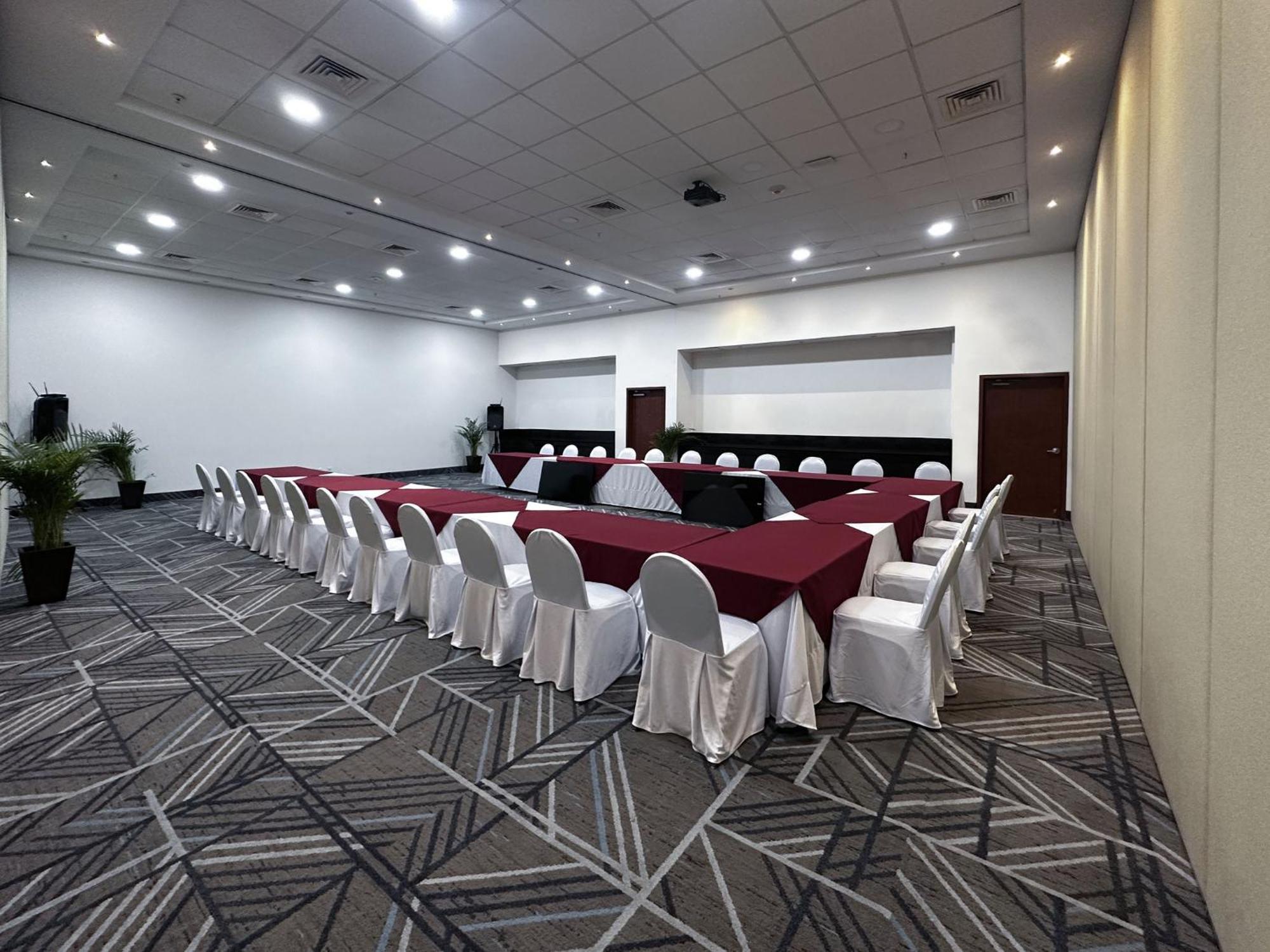 Holiday Inn Express Merida By Ihg Eksteriør billede